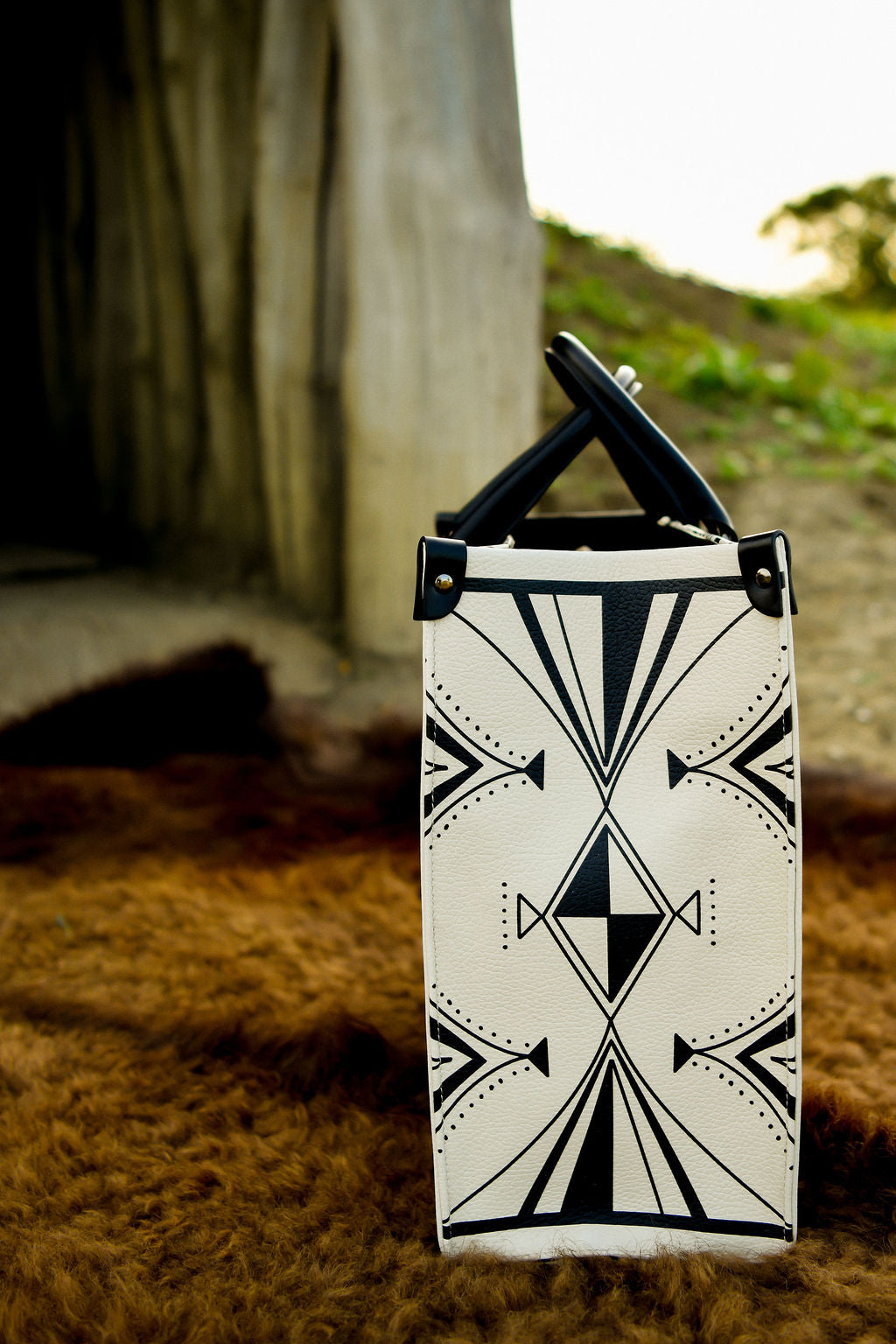 Parfleche Lines Leather Tote- Large (Made to Order)