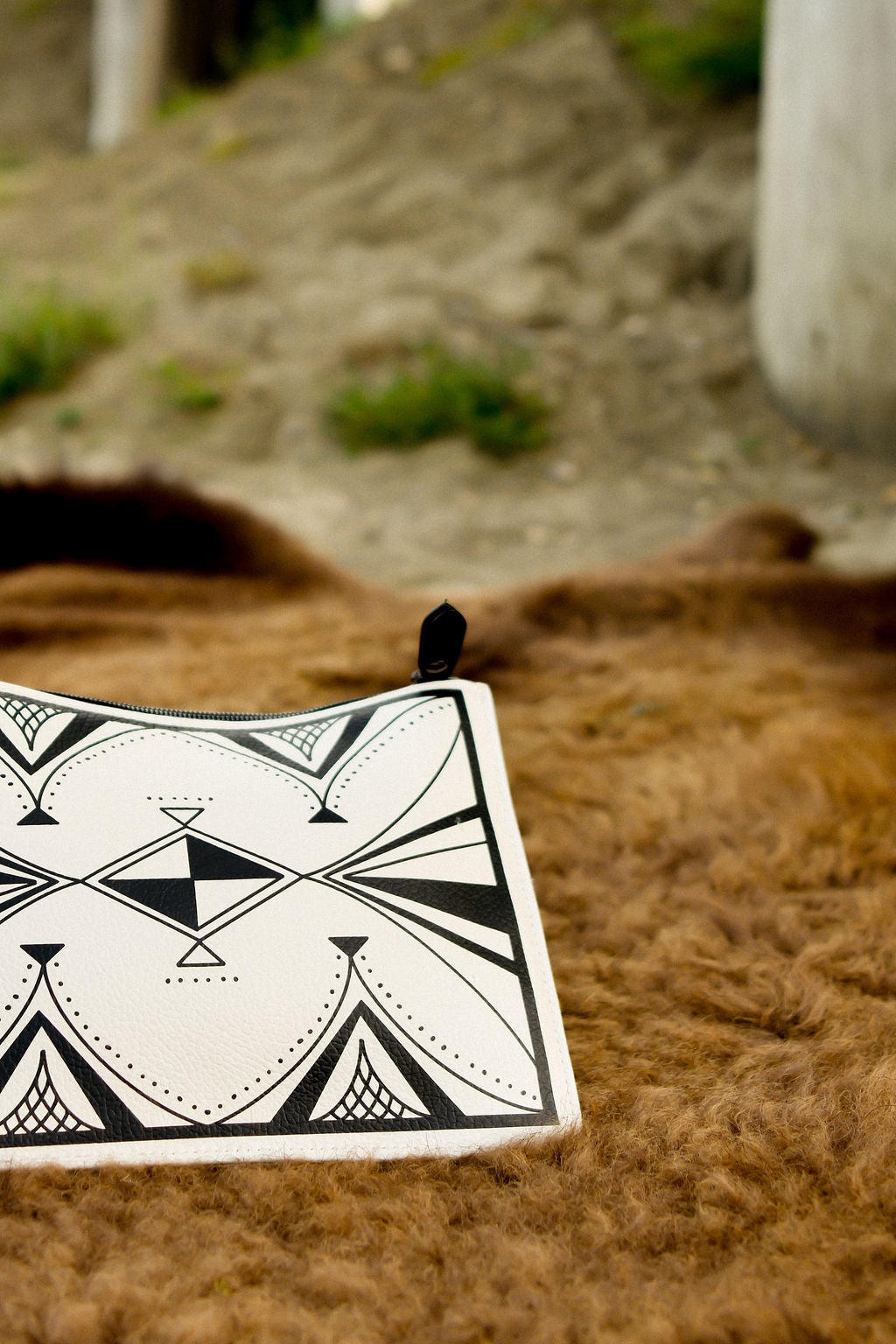 Parfleche Lines Leather Flat Bag (Made to Order)