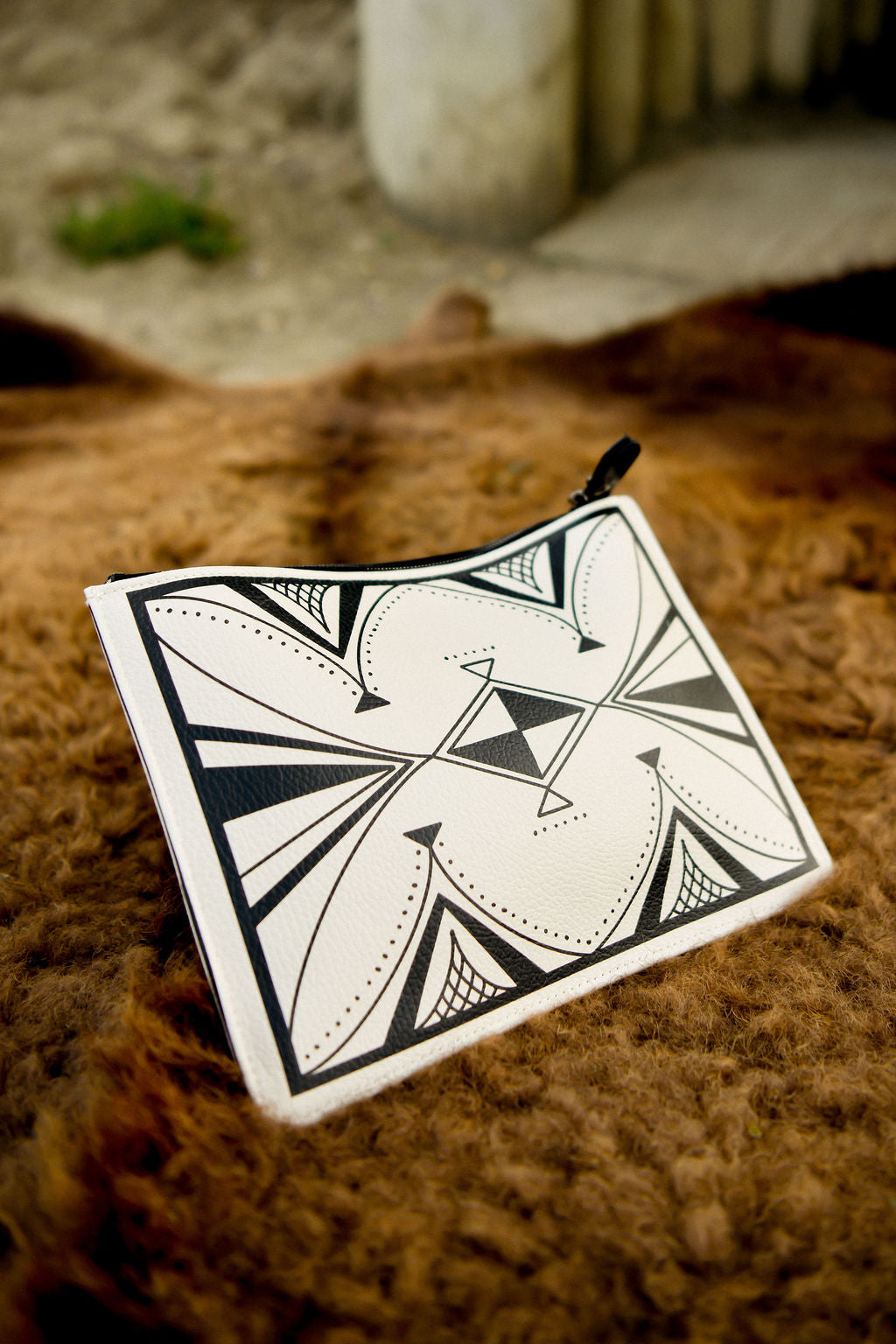 Parfleche Lines Leather Flat Bag (Made to Order)